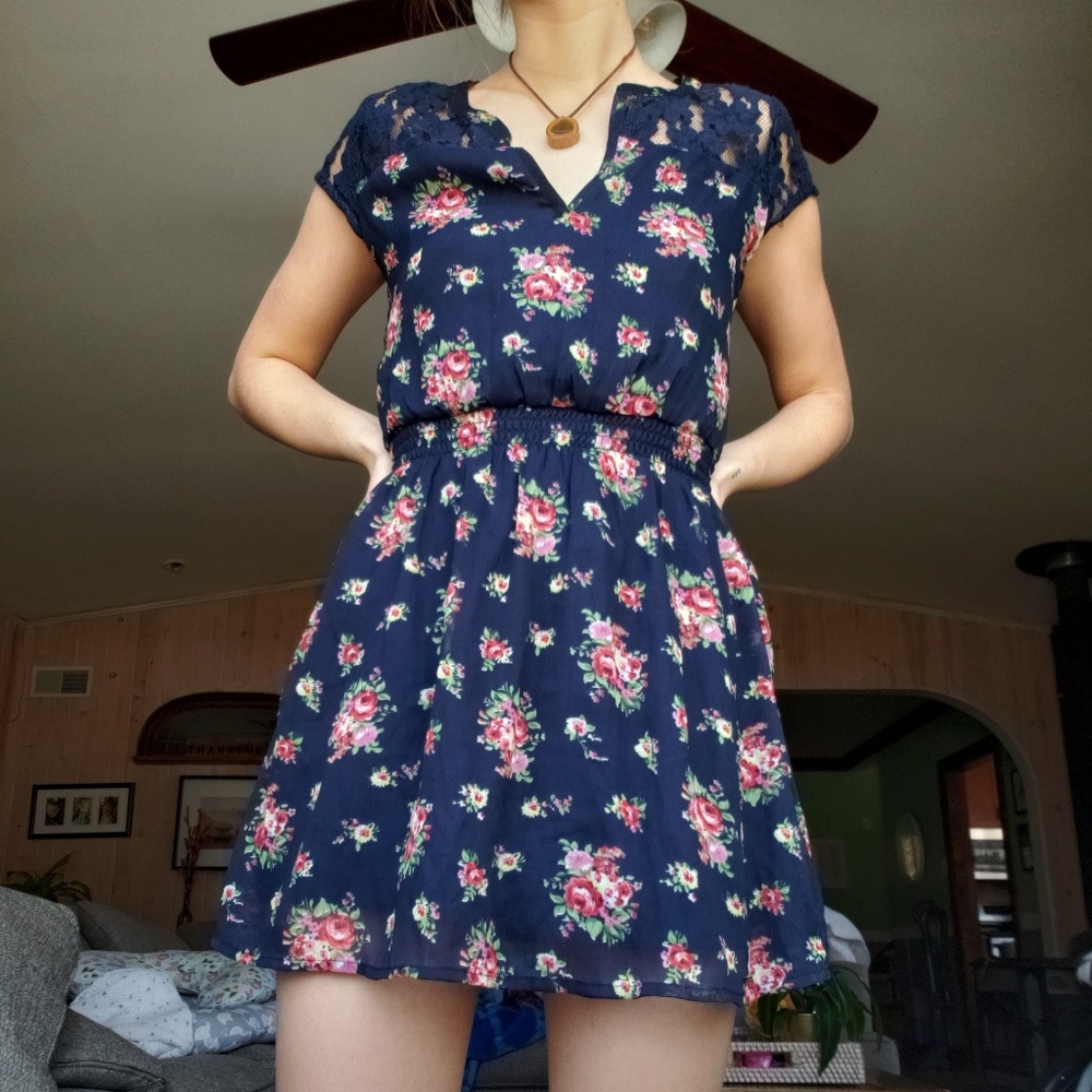 Floral and lace short sleeve mini dress